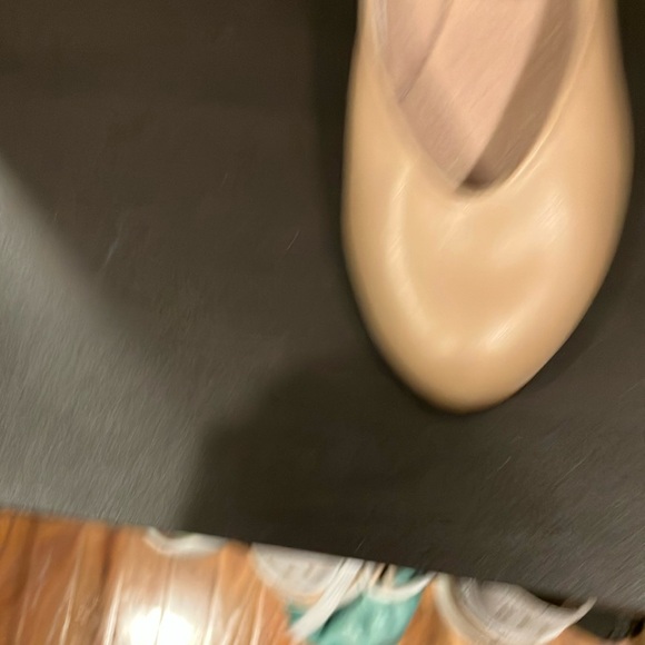 Capezio Women's Tan character heels - Picture 4 of 9